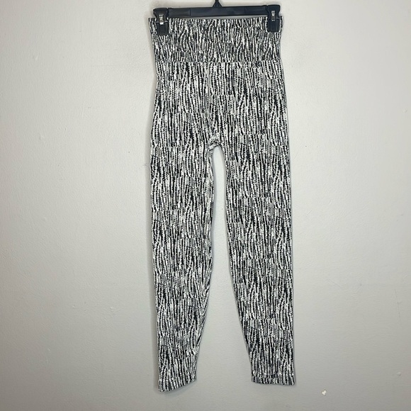 Athleta | Flurry Elemental Leggings Seamless Size Small Black & White - Picture 2 of 6